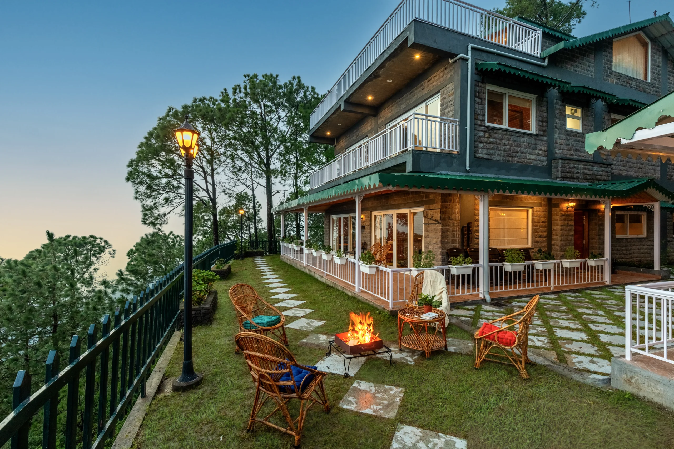 villas in kasauli